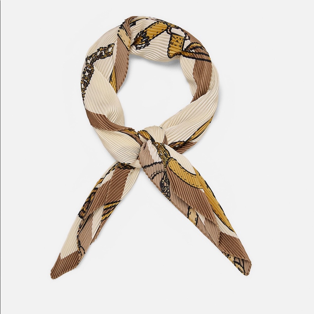 Pleated Chain Print Scarf